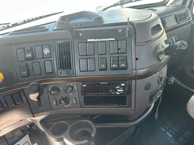 2016 Volvo VNL300