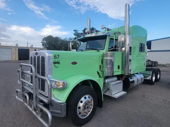 2023 Peterbilt 389