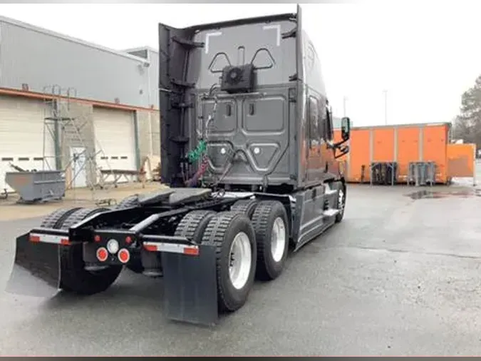 2023 Freightliner Cascadia