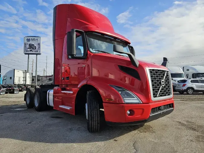 2020 VOLVO VNR64T300