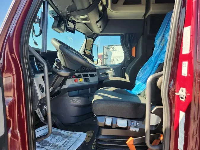 2020 FREIGHTLINER Cascadia 126