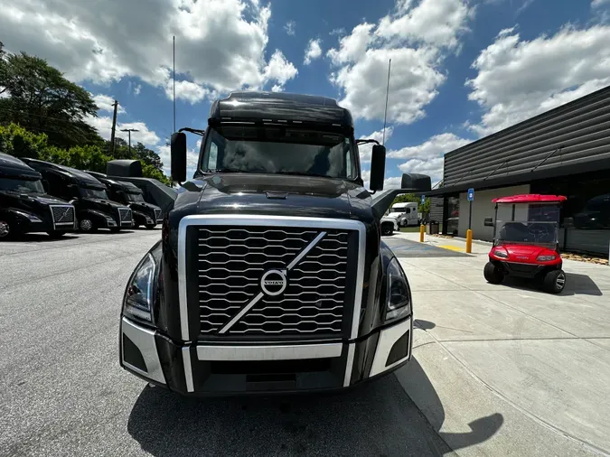 2021 Volvo VNL64T760