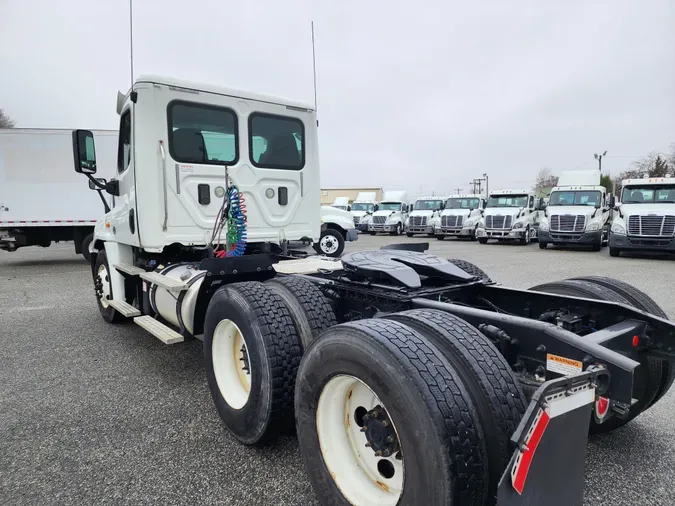 2017 FREIGHTLINER/MERCEDES CASCADIA 125