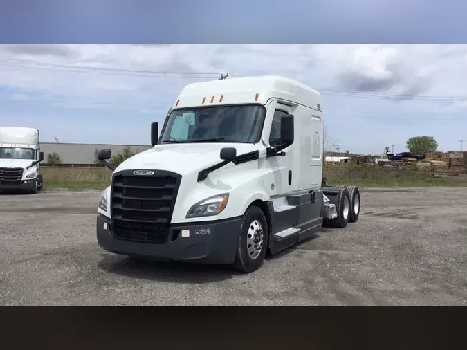 2021 Freightliner Cascadia 126