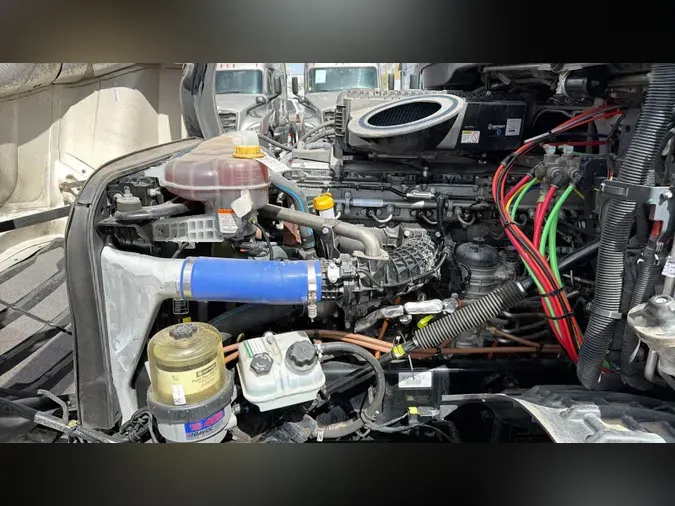 2025 Freightliner Cascadia 126