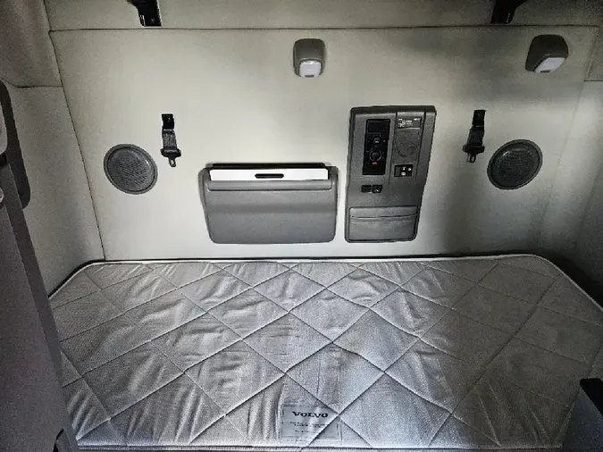 2024 VOLVO VNL64T760