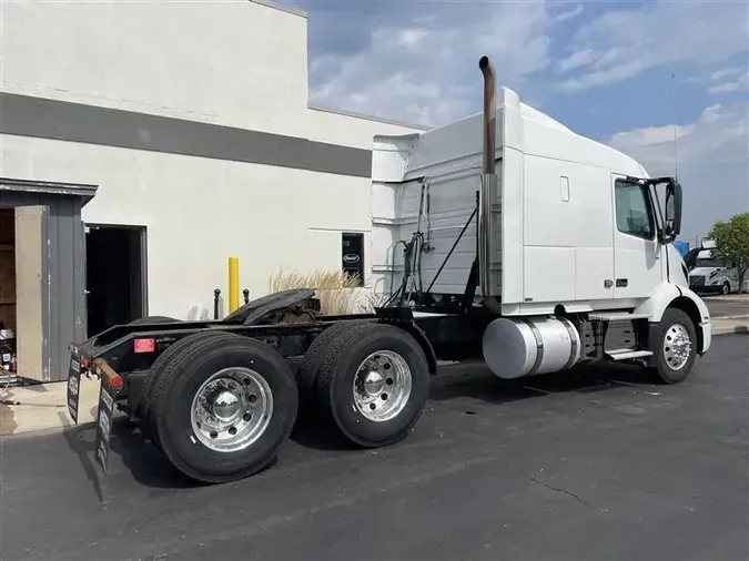 2019 VOLVO VNR640