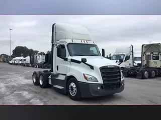 2020 Freightliner Cascadia 126