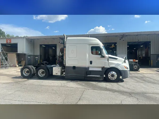 2021 Freightliner Cascadia 126