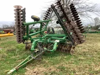 2004 John Deere 637