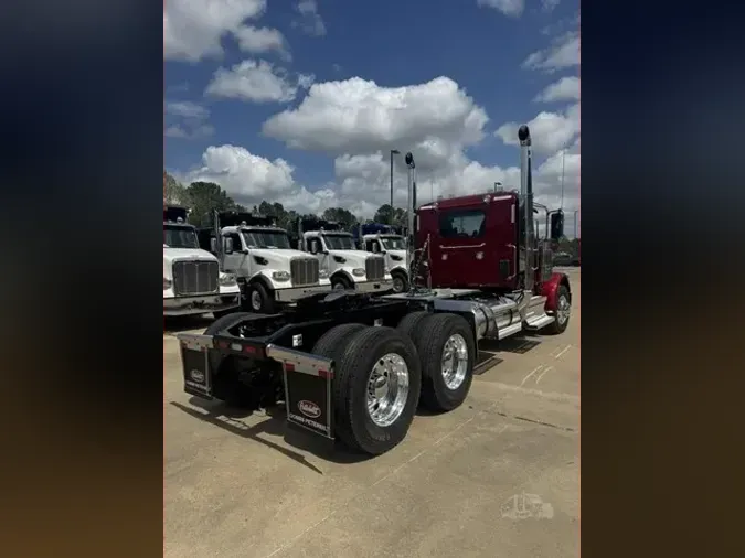 2027 PETERBILT 589