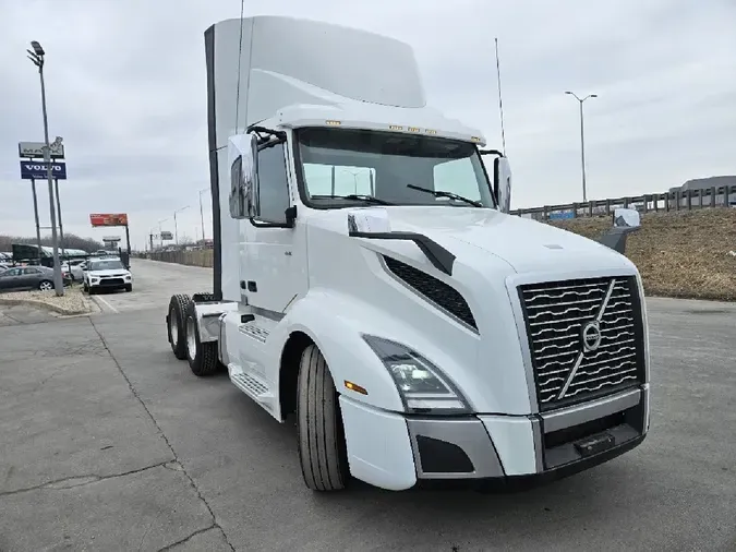 2021 VOLVO VNL300