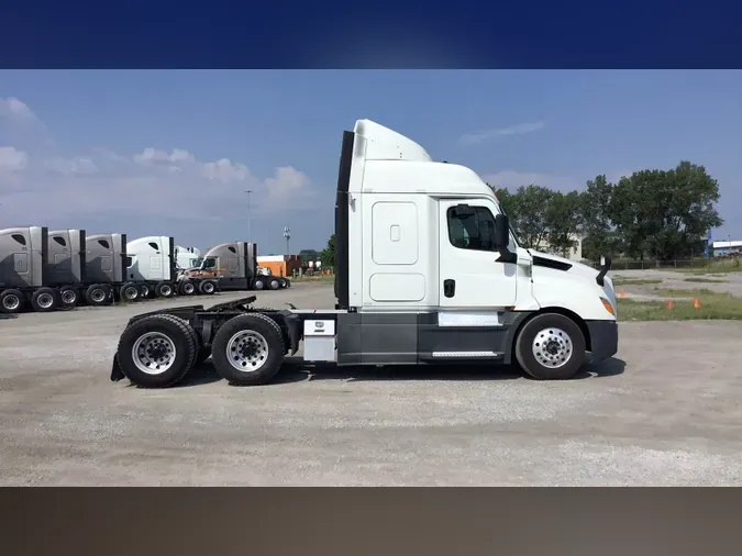 2020 Freightliner Cascadia 126