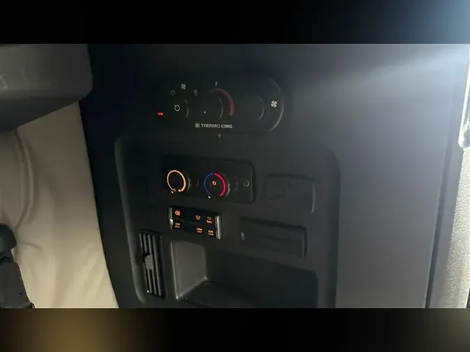2019 FREIGHTLINER CA126