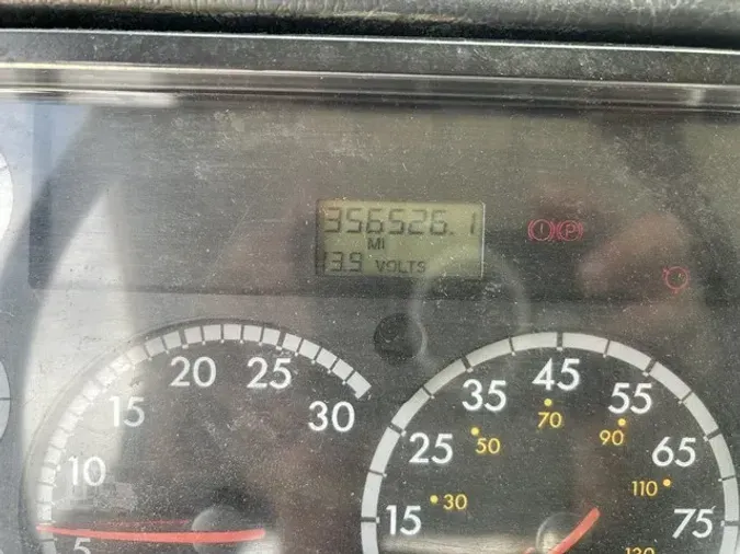 2003 FREIGHTLINER FLC112