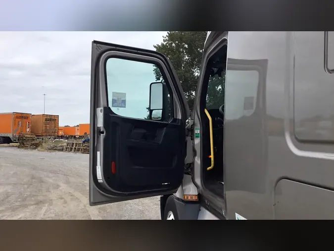 2023 Freightliner Cascadia 126
