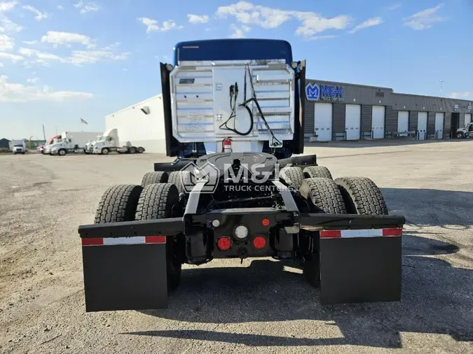 2021 FREIGHTLINER Cascadia 126