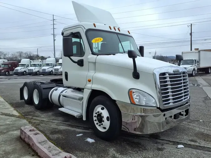 2019 FREIGHTLINER/MERCEDES CASCADIA 125