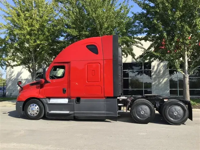 2021 FREIGHTLINER CA126