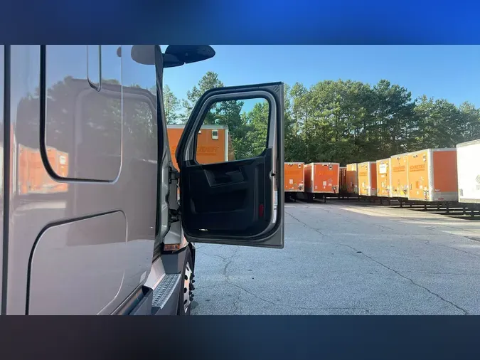 2023 Freightliner Cascadia 126d342f3e438c7cd461b7deecdf8041236