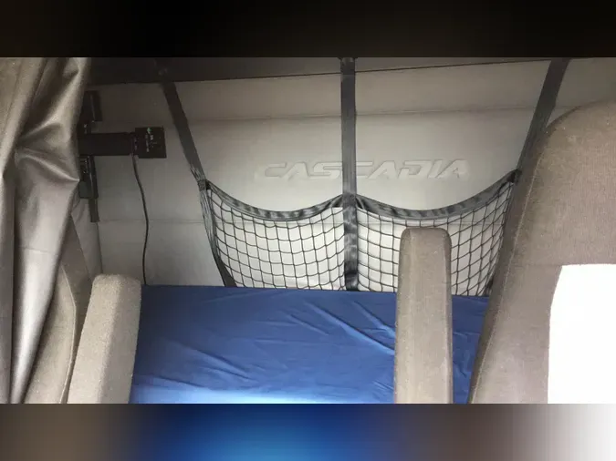 2021 Freightliner Cascadia 126