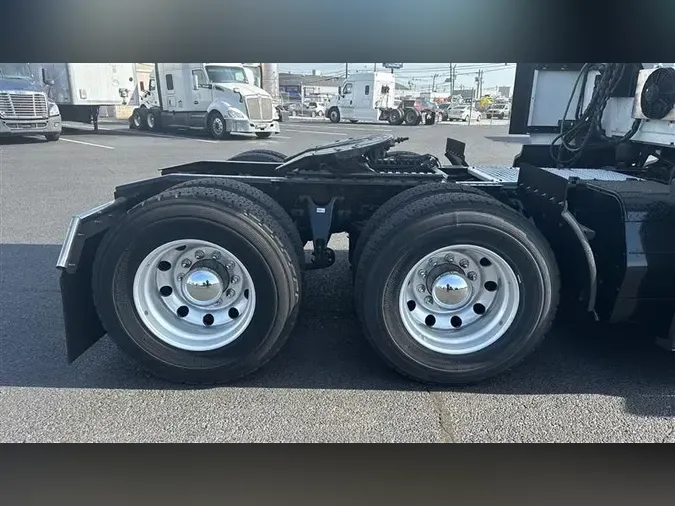 2021 INTERNATIONAL LT