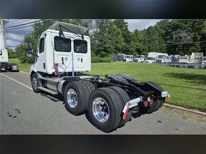 2025 FREIGHTLINER CASCADIA 116