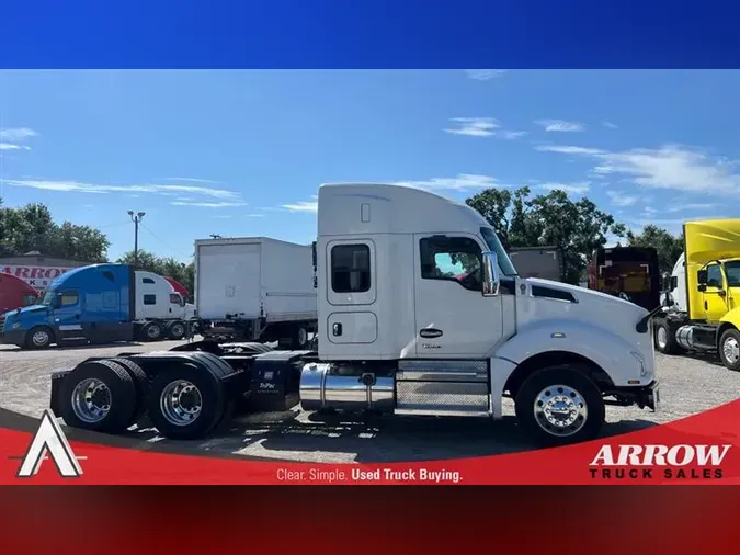 2022 KENWORTH T880