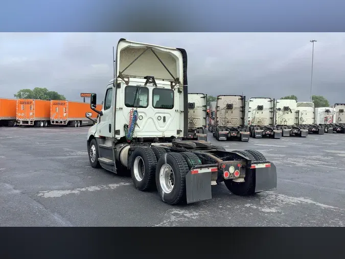 2019 Freightliner Cascadia 126d348afba977298f6bc0c1c985c6901c5