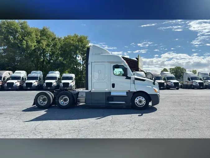 2022 Freightliner Cascadia 126