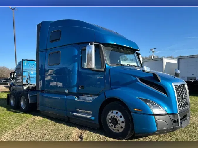 2025 VOLVO VNL64T860