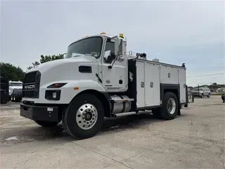 2021 MACK MD64