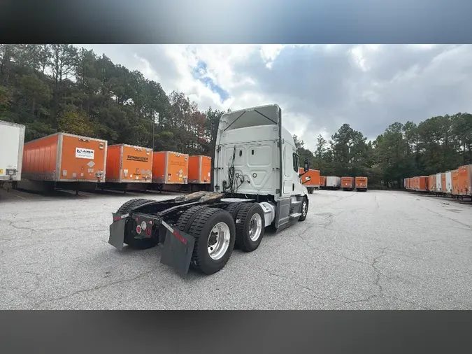 2021 Freightliner Cascadia 126