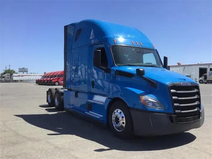 2021 FREIGHTLINER CA126