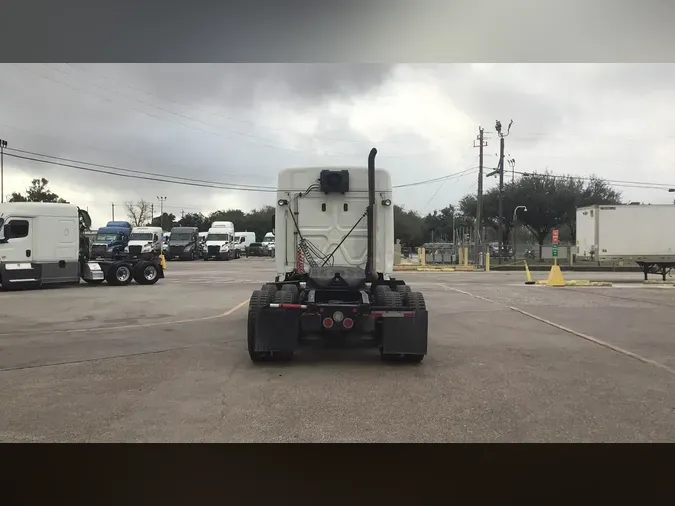 2022 Freightliner Cascadia 126d35eedd19c37f5eddca5821d70af925a