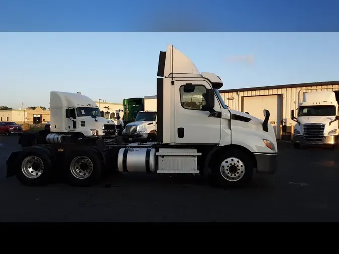 2020 Freightliner Cascadia 126d360f1a2a90d6da380bc4ec49888f068