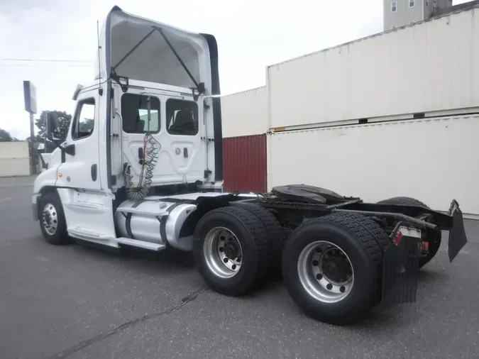 2018 FREIGHTLINER/MERCEDES CASCADIA 125