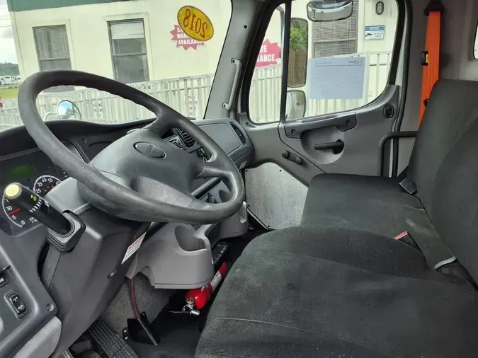 2018 FREIGHTLINER M2 106