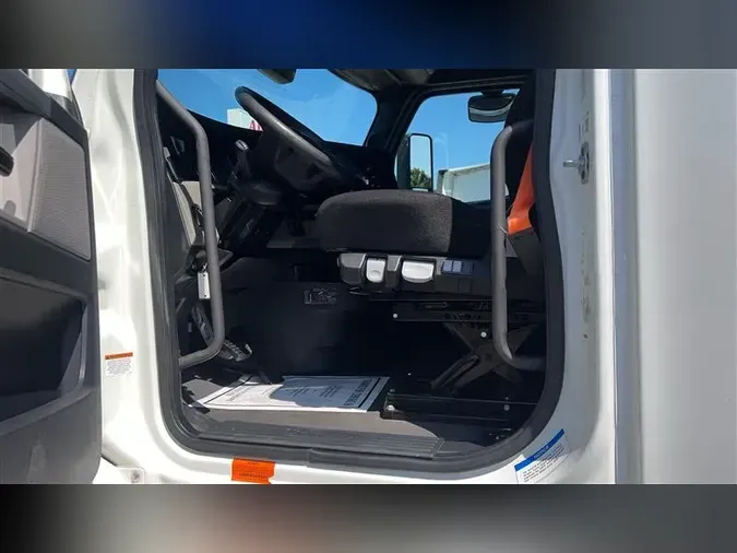 2020 FREIGHTLINER CA126