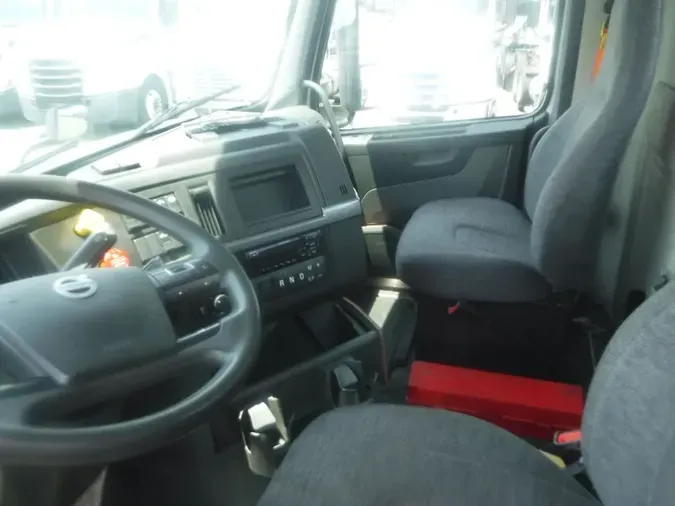 2019 VOLVO VNL
