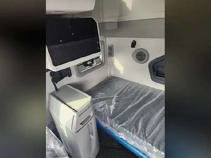 2026 VOLVO VNL64T660