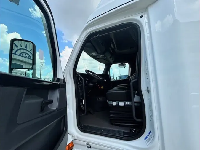 2024 Freightliner Cascadia 126