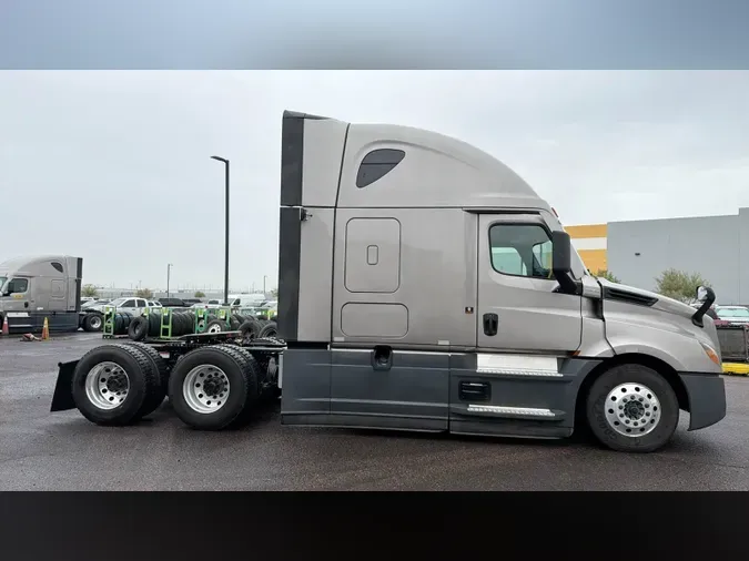 2025 Freightliner Cascadia 126