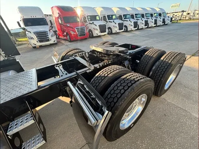 2023 Freightliner Cascadia 126