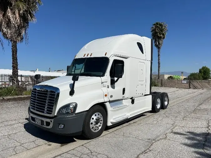 2019 Freightliner X12564ST