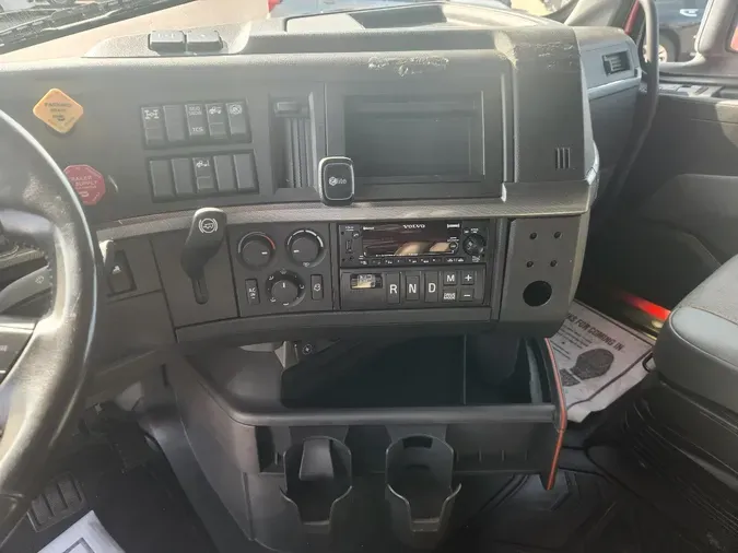 2024 VOLVO VNL64T760