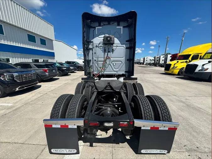 2023 Freightliner Cascadia 126