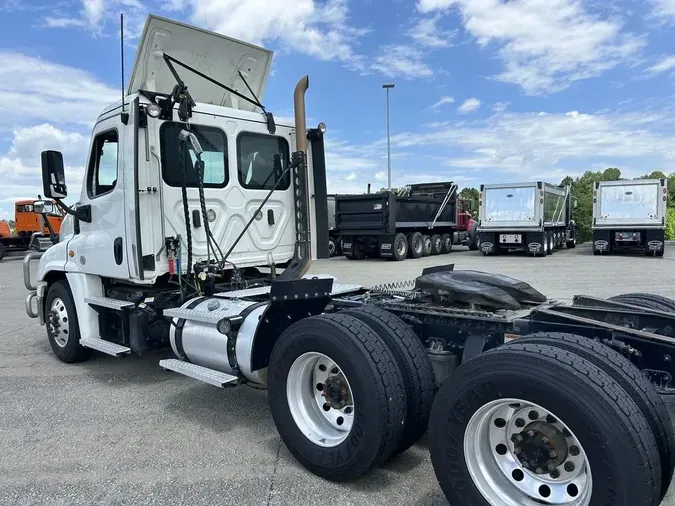 2020 Freightliner CASCADIA 125