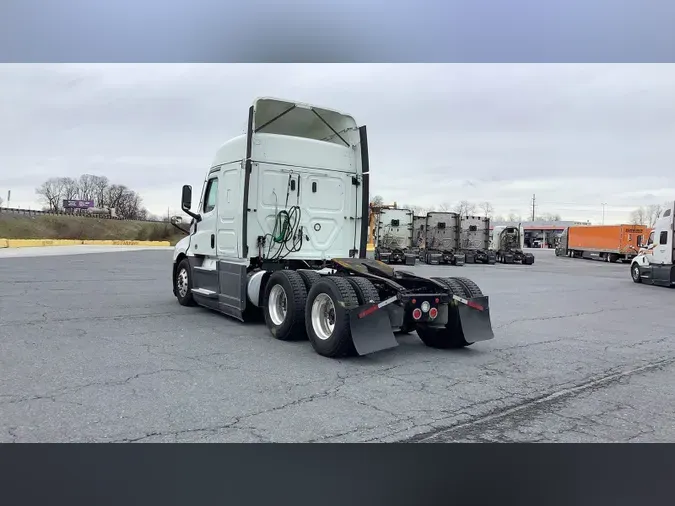 2021 Freightliner Cascadia 126d381a139238bcfb1cea1402c9a31bfc9