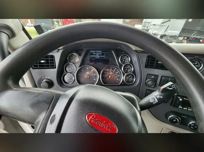 2022 Peterbilt 579